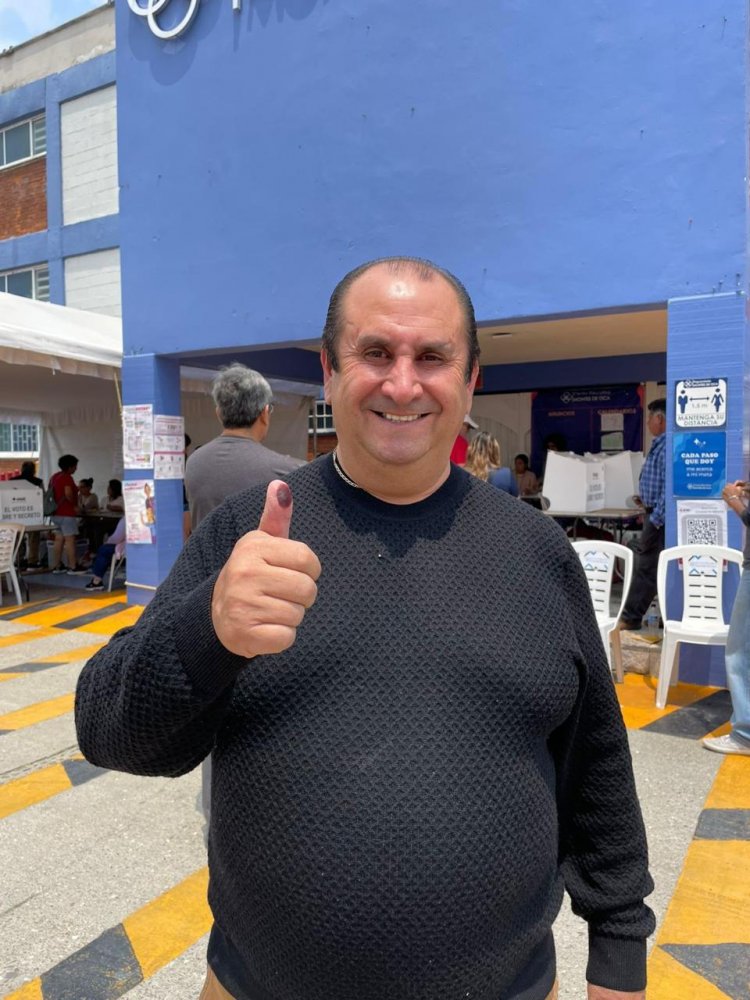 Gobernadora y su gabinete acudieron  a la urna para votar por los juzgadores