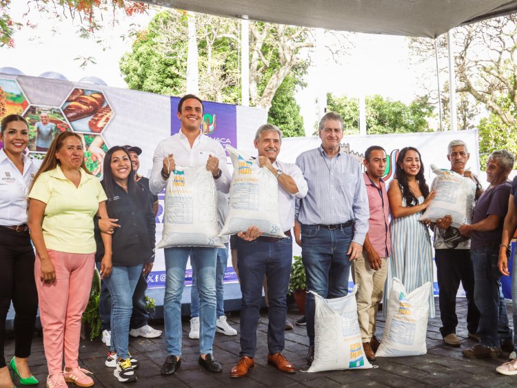 Cuernavaca entregó insumos en favor  de sus productores apícolas y fúngicos