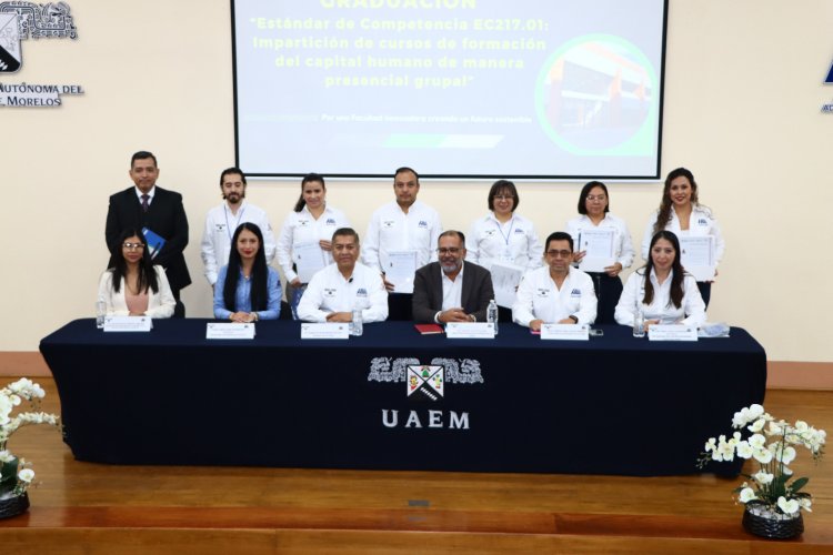 Reciben docentes certificación  nacional por calidad educativa