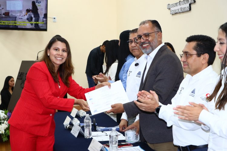 Reciben docentes certificación  nacional por calidad educativa