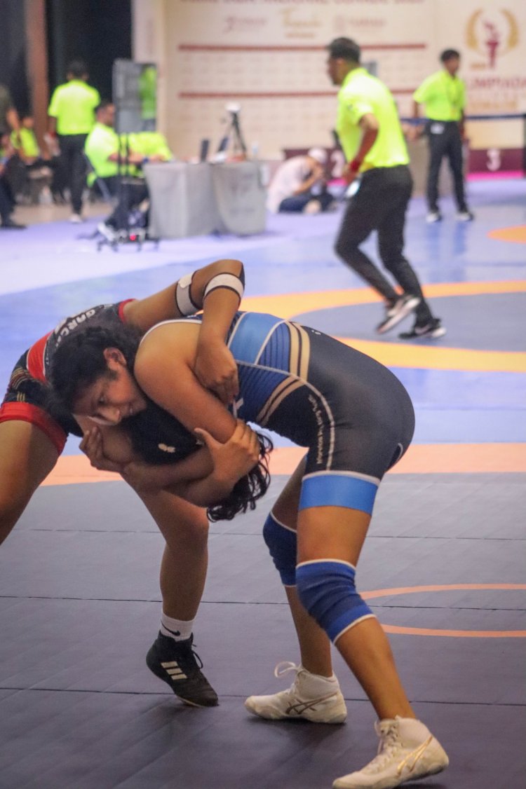 Logra una morelense medalla  en disciplina de lucha asociada