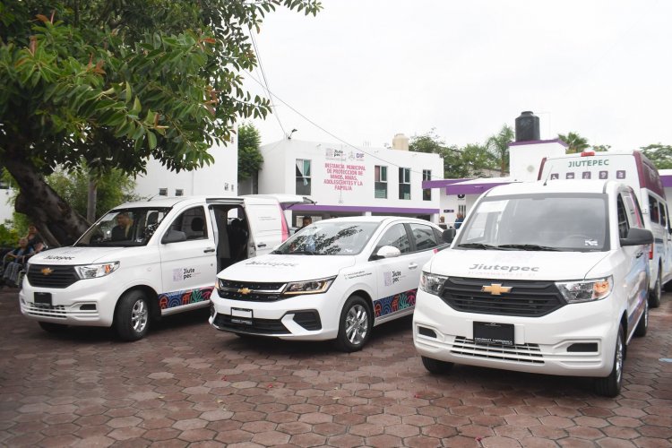 Entregó Eder Rodríguez vehículos  por más servicios en las colonias