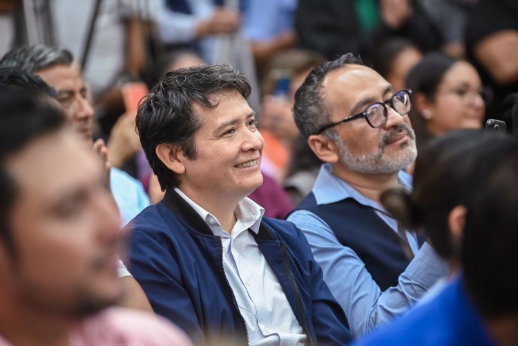 Le cumplió la gobernadora  a los profesores de inglés