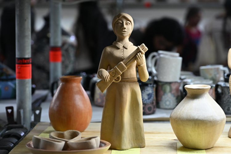 Fueron artesanos a encuentro de arte decorativo y utilitario