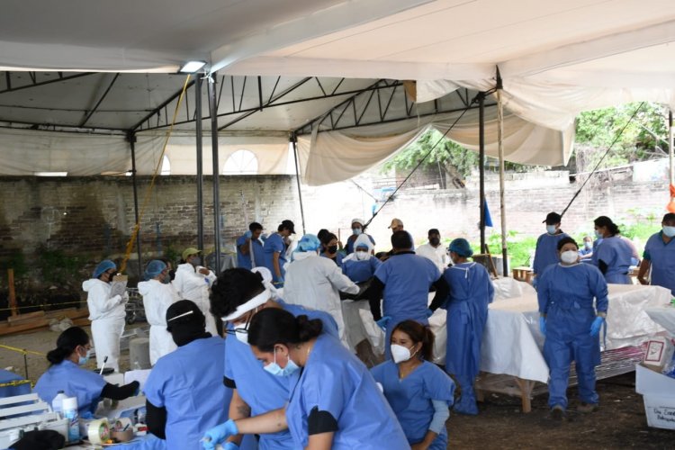 Penosa recuperación de cuerpos se pospone por el riesgo de derrumbe