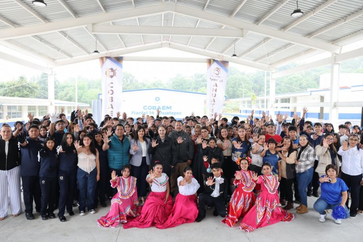 Inauguran academia de teatro danza  y música en un colegio de bachilleres