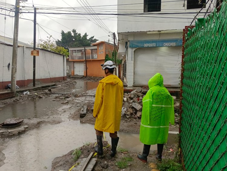 Un canal desbordado y encharcamientos  en Jojutla; advierten por inminente riesgo