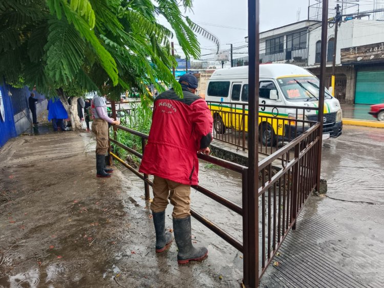 Un canal desbordado y encharcamientos  en Jojutla; advierten por inminente riesgo