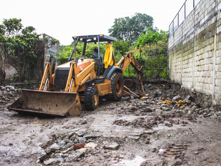 Supervisó edil Urióstegui obras  que avanzan pese a las lluvias