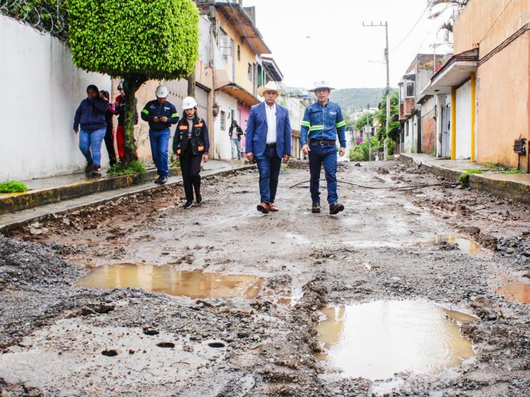 Supervisó edil Urióstegui obras  que avanzan pese a las lluvias