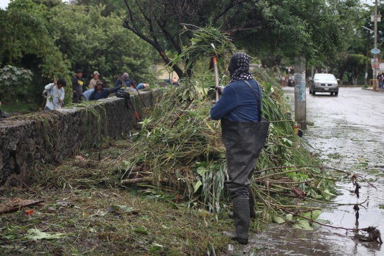 Atiende Jiutepec focos rojos para  hacer frente al temporal de lluvias