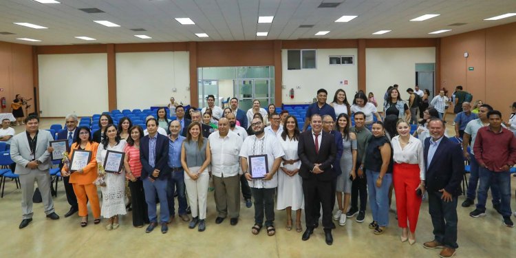 Egresado de la UAEM, Premio  Mexicano de Psicología 2025