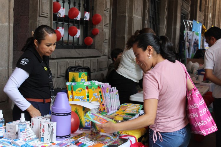 Acerca gobierno estatal opciones  educativas durante feria escolar