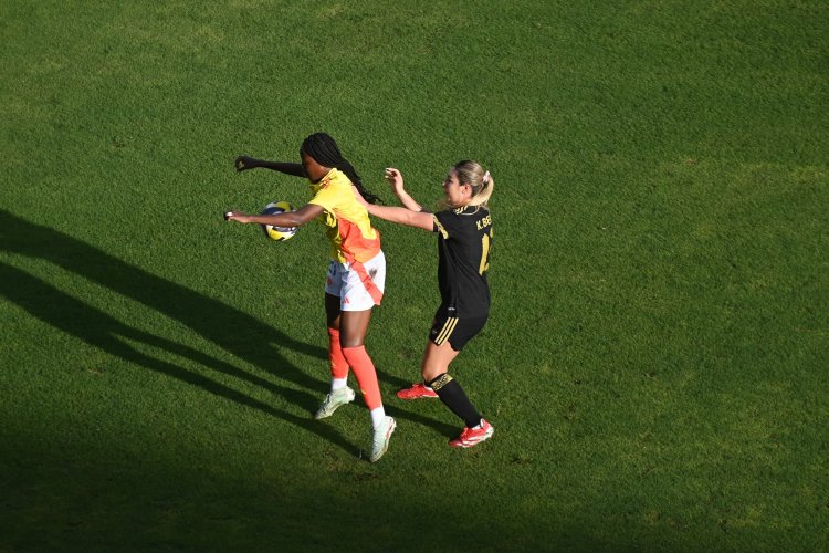 Gran espectáculo en el "Coruco" Díaz con  quipos femeniles de México y Colombia