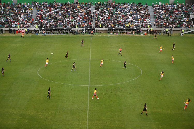 Gran espectáculo en el "Coruco" Díaz con  quipos femeniles de México y Colombia