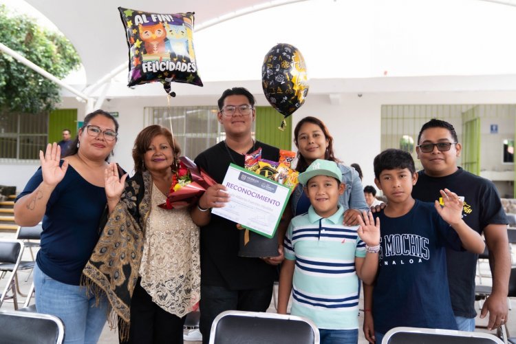 Realizan ceremonia de graduación  en el CDE de Ciudad Chapultepec