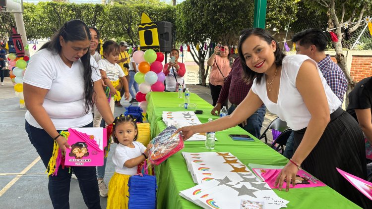 Apoyos para fortalecer hogares,  entregados por el DIF E. Zapata