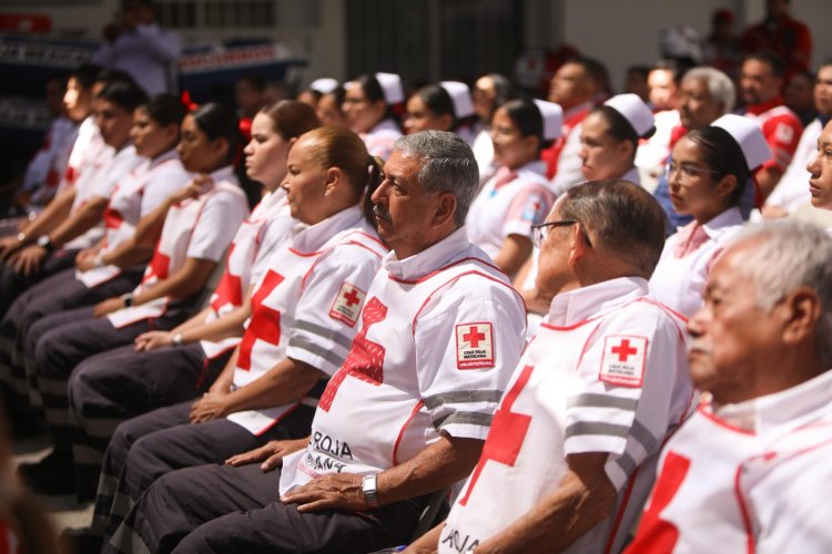 Reconoció Margarita González Saravia  desempeño del personal de Cruz Roja