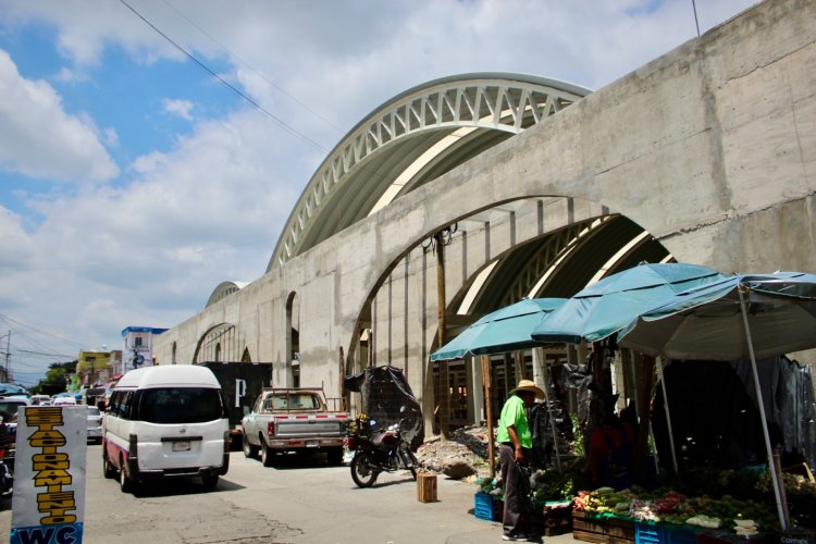 Continúa reconstrucción  en el mercado de Cuautla