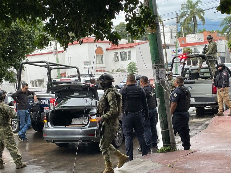 Detectan policías y soldados auto  robado en avenida de Cuernavaca