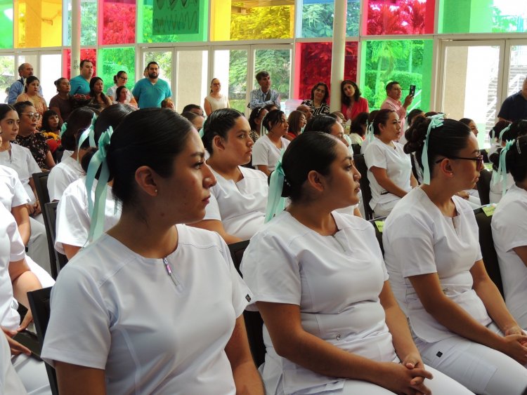 Terminan alumnos de enfermería  servicio social en Hosp. del Niño