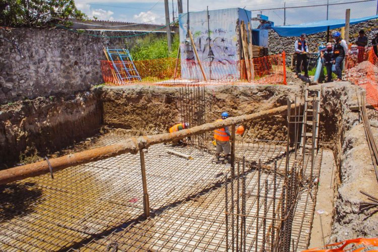 Edil de Cuernavaca supervisa  construcción de tanque elevado