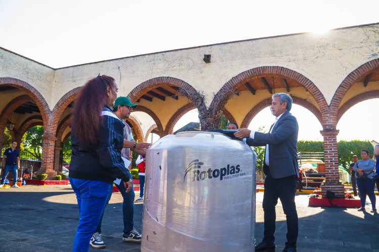 Llegó la segunda entrega del  año de tinacos en Cuernavaca