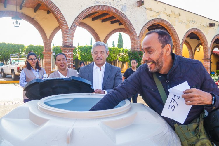 Llegó la segunda entrega del  año de tinacos en Cuernavaca
