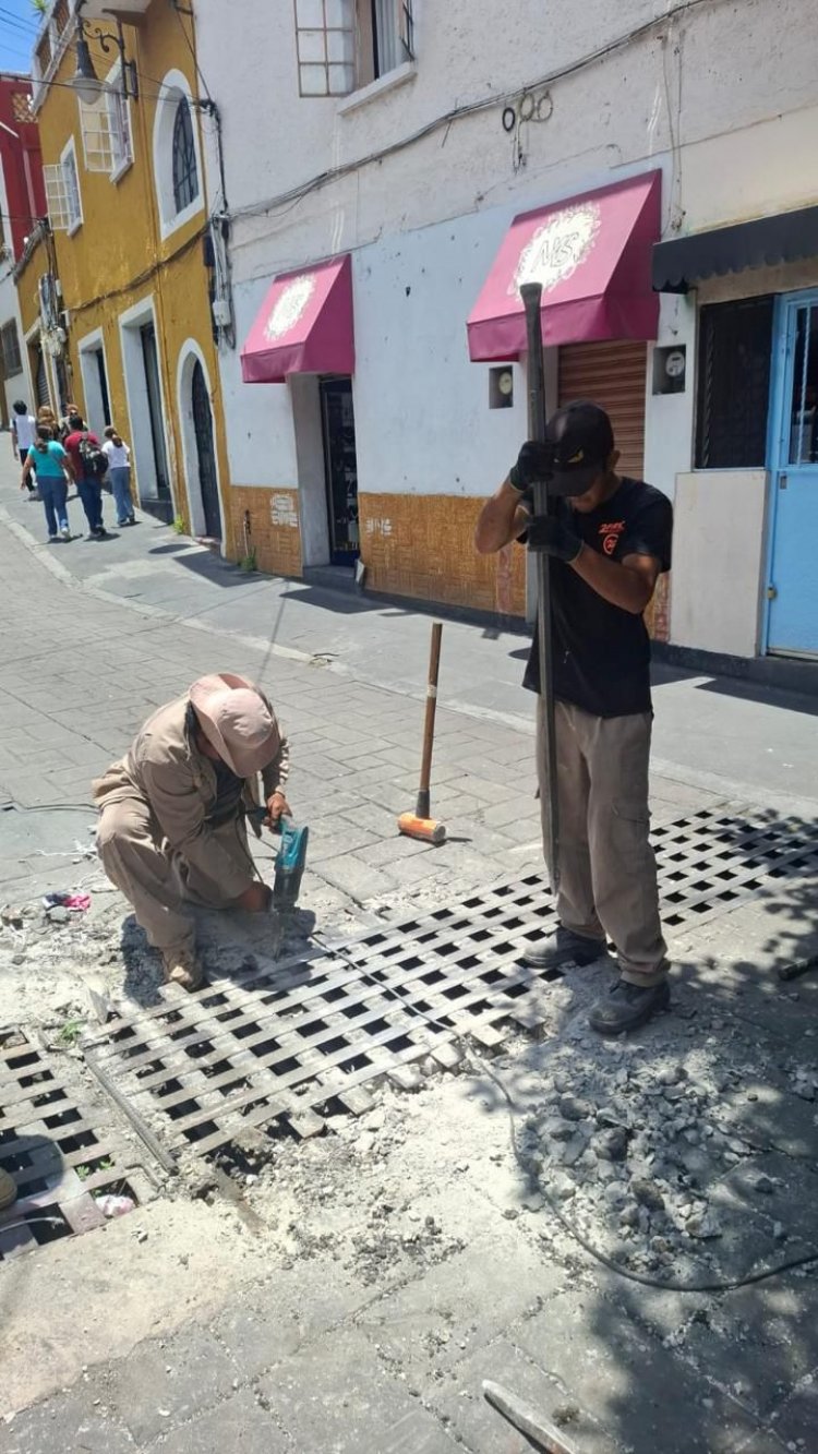 Se cambia rejilla pluvial en calle Gutenberg de la capital
