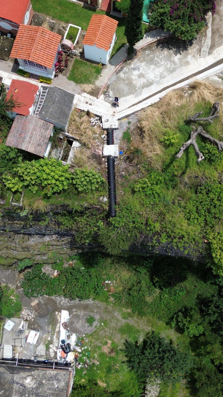 Cuernavaca construye canaleta contra  riesgos en panteón Jardines de La Paz