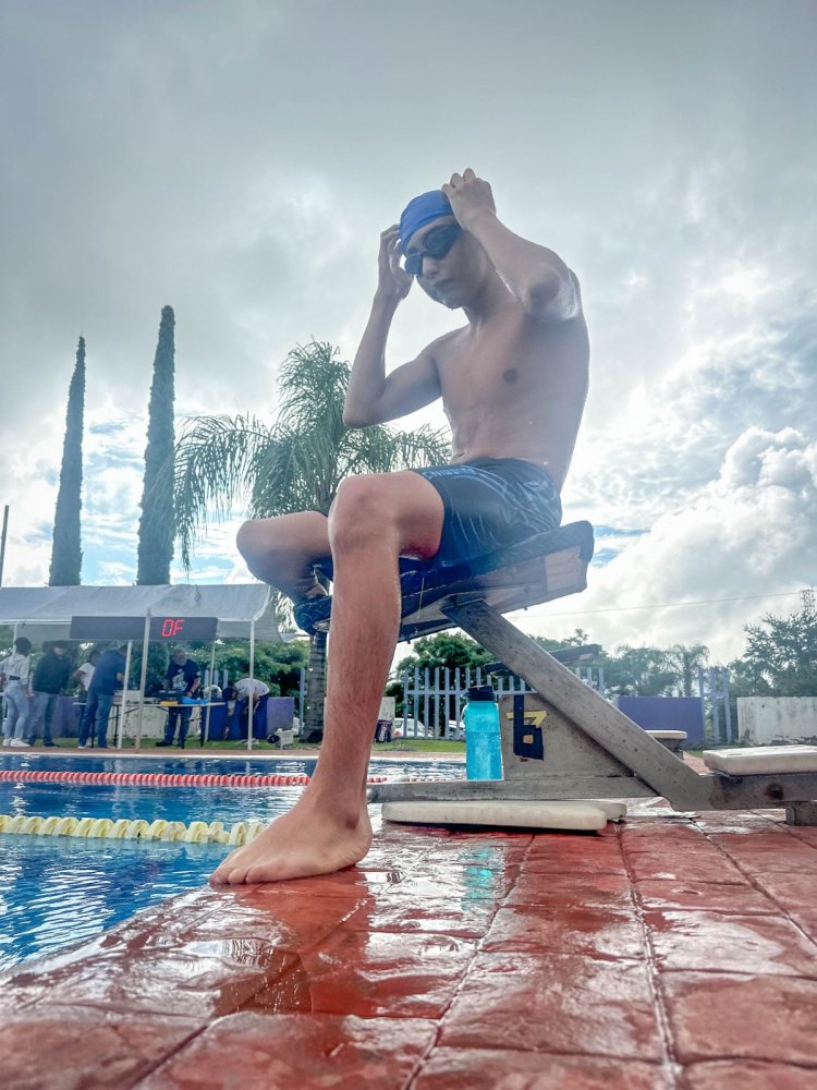 Nadador tlahuica de 13 años va  a la Paralimpiada Nacional 2025