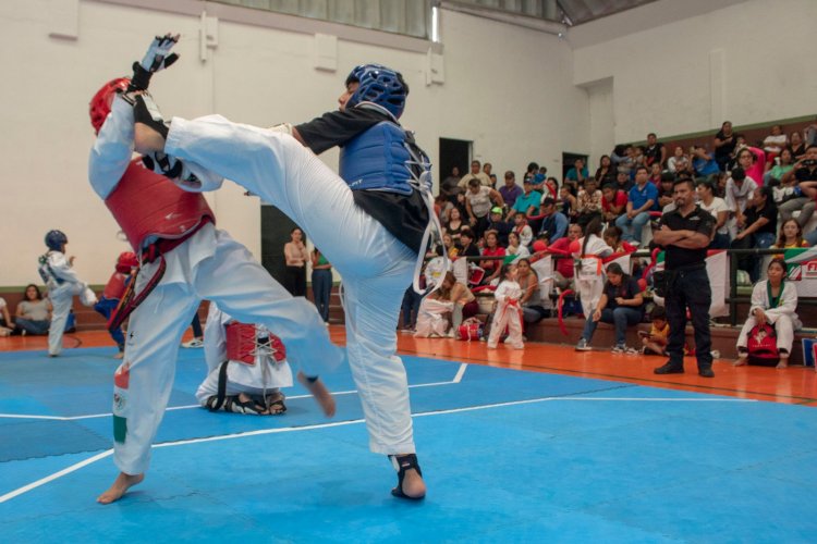 Intercambio de combates de taekwondo en El Centenario