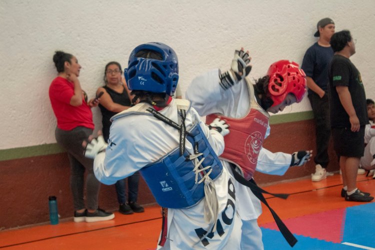 Intercambio de combates de taekwondo en El Centenario