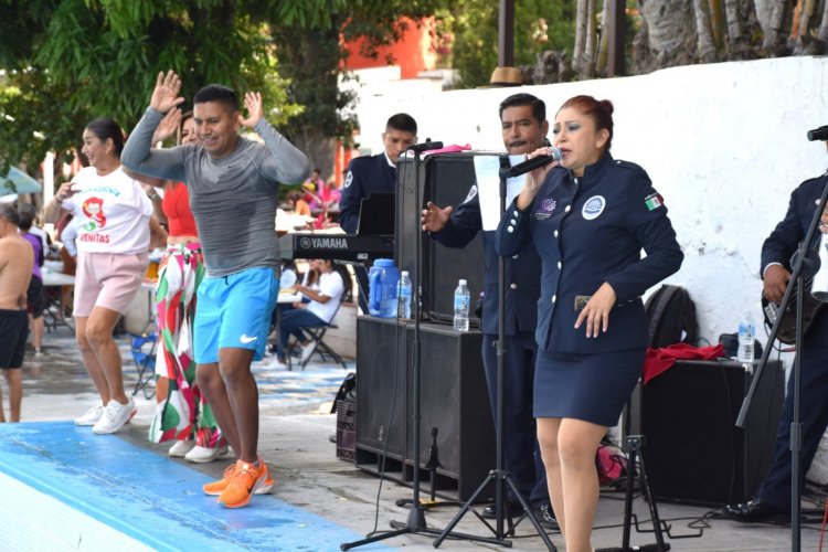 Ofrecieron diversión acuática a los adultos mayores en Agua Hedionda