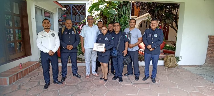 Ofrecieron diversión acuática a los adultos mayores en Agua Hedionda