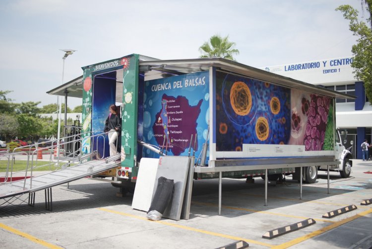 Recibieron jóvenes al tráiler de la ciencia en Zacatepec