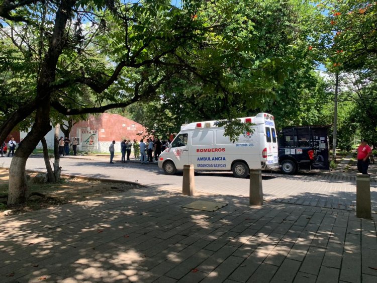 Más de mil evacuados en escuela;  alerta por amenaza de una bomba