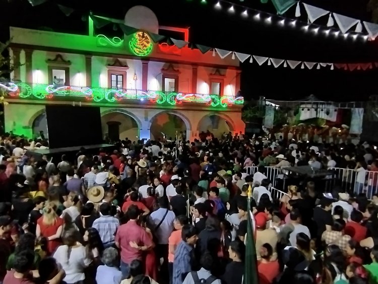 Jojutla conmemoró con orgullo el 215  aniversario de la Independencia del país