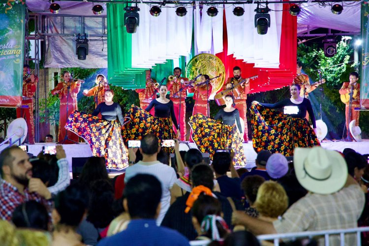Jojutla conmemoró con orgullo el 215  aniversario de la Independencia del país