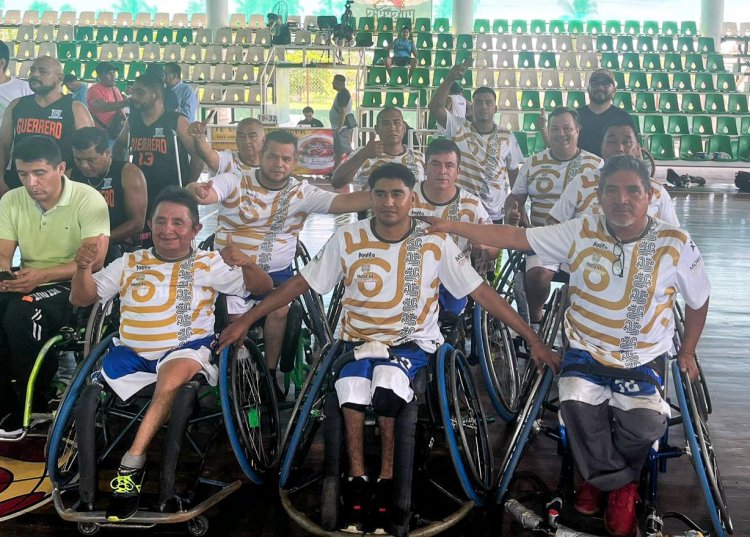 Equipos de deportistas con discapacidad compitieron