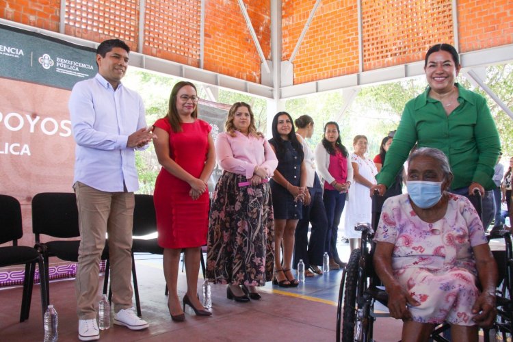 Entregaron aparatos funcionales y lentes para no derechohabientes