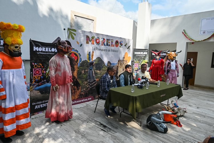 Se promueve la tradición de las mojigangas en Zacualpan