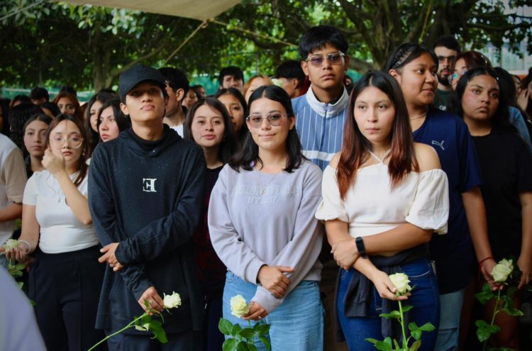 Devela FEUM placa conmemorativa en la Plaza 02 de octubre dentro del Campus Chamilpa