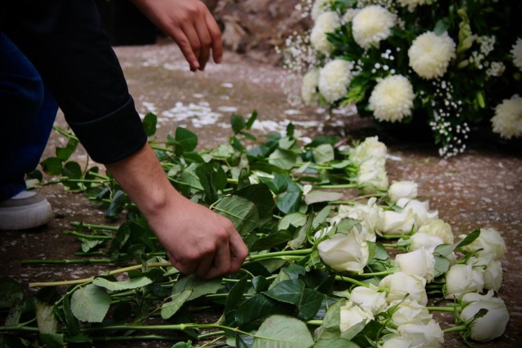 Devela FEUM placa conmemorativa en la Plaza 02 de octubre dentro del Campus Chamilpa