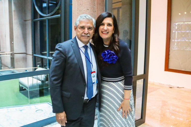 Participa Urióstegui en el foro América Libre