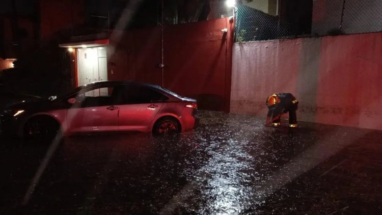 Bomberos de Cuernavaca van al  rescate de afectados por lluvias