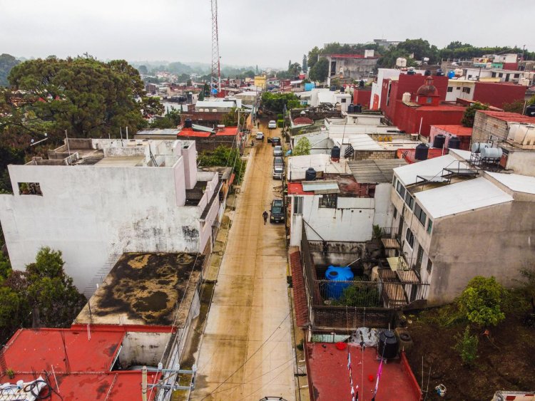 Alcalde Urióstegui supervisa rehabilitación en la calle Dos