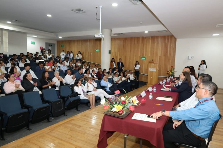 Mayor capacitación en salud con clausura de diplomados