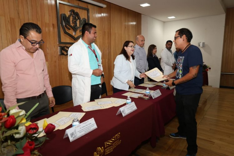 Mayor capacitación en salud con clausura de diplomados