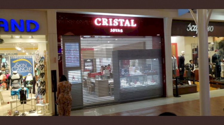 Cuatro sujetos armados asaltaron joyería en Galerías